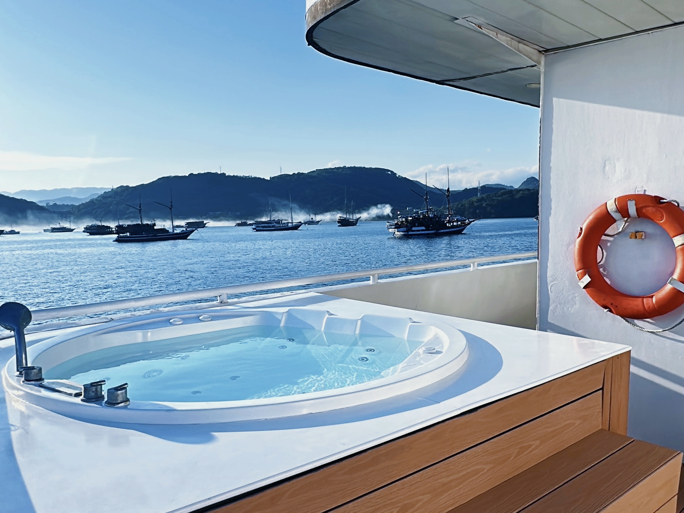 豪華景觀套房／附按摩浴缸及陽台